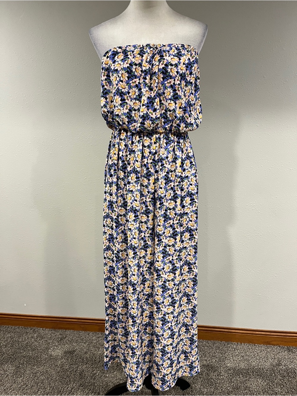 Lush Strapless Daisy Print romper size medium